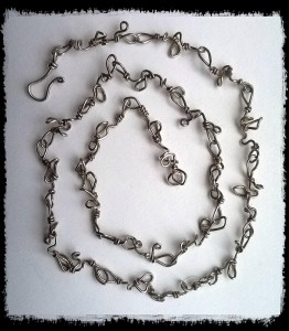 Hair tangling necklace